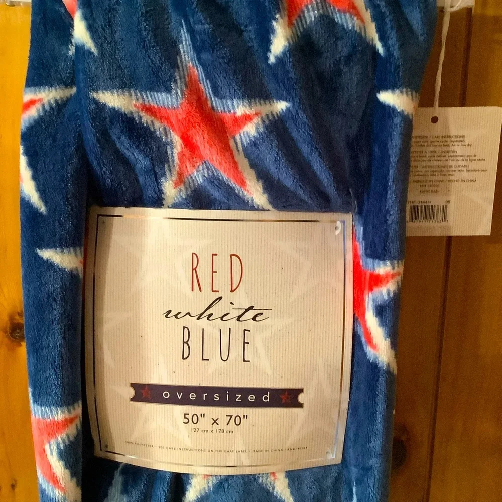 Red Star Oversized 50” x 70” Patriotic Throw